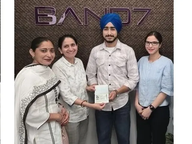 Parvinder celebrating an IELTS result at the IELTS BAND7 centre